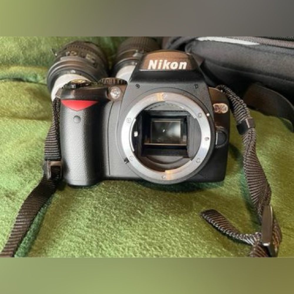 Nikon camera bundle - Picture 2 of 10